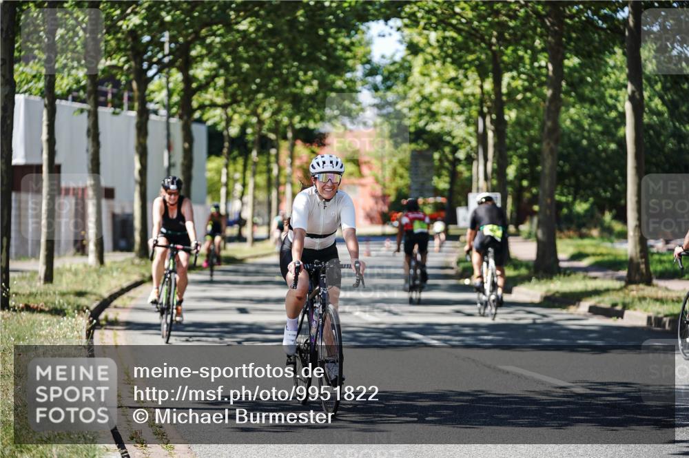 09.08.2026 - GEWOBA Citytriathlon Bremen Michael Burmester http://msf.ph/oto/9951822 09.08.2026 14:21:02 Radfahren 30, 198, 214, 231, 252, 255, 268, 390, 409, 479, 508, 515 meine-sportfotos.de