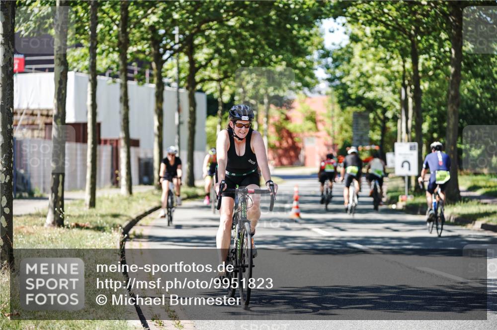 09.08.2026 - GEWOBA Citytriathlon Bremen Michael Burmester http://msf.ph/oto/9951823 09.08.2026 14:21:03 Radfahren 30, 214, 231, 252, 255, 268, 390, 409, 479, 508, 515 meine-sportfotos.de