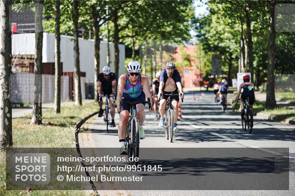 09.08.2026 - GEWOBA Citytriathlon Bremen Michael Burmester http://msf.ph/oto/9951845 09.08.2026 14:21:22 Radfahren 167, 299, 348, 388, 405, 412, 421, 422, 428, 440, 493 meine-sportfotos.de