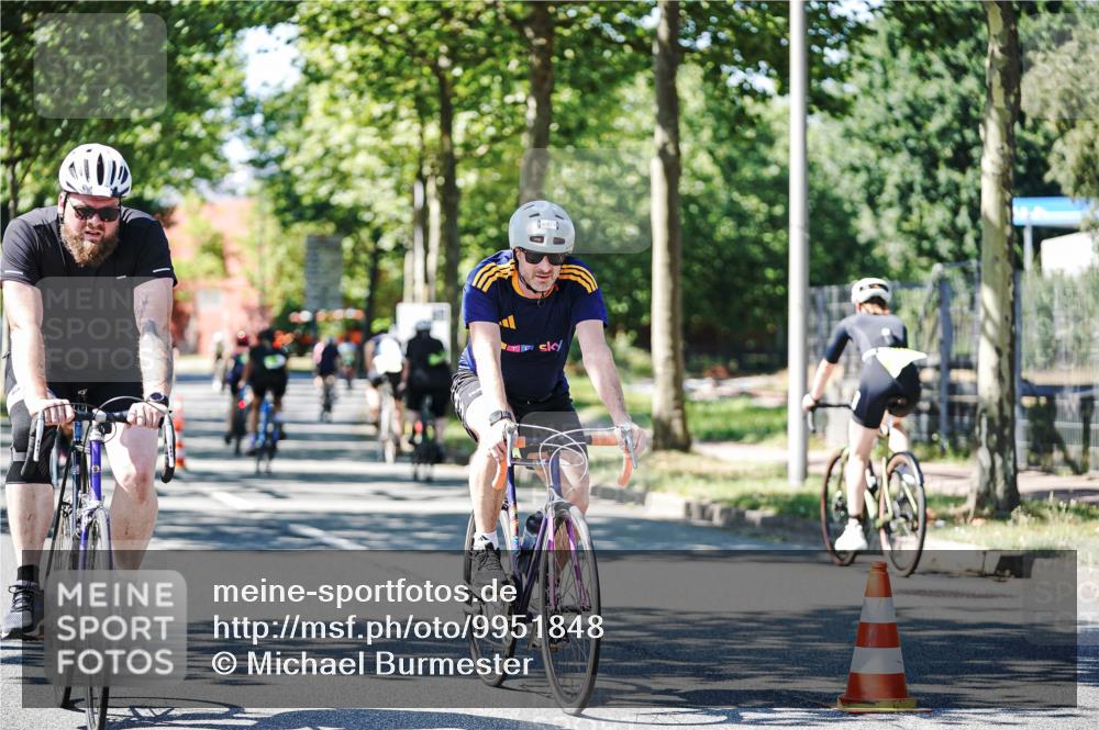 09.08.2026 - GEWOBA Citytriathlon Bremen Michael Burmester http://msf.ph/oto/9951848 09.08.2026 14:21:24 Radfahren 167, 194, 299, 348, 388, 405, 412, 421, 422, 428, 440, 493, 525 meine-sportfotos.de