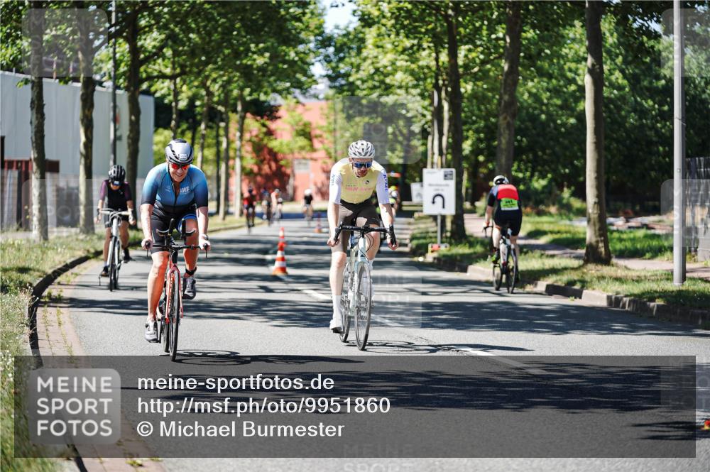 09.08.2026 - GEWOBA Citytriathlon Bremen Michael Burmester http://msf.ph/oto/9951860 09.08.2026 14:21:33 Radfahren 138, 194, 195, 201, 299, 412, 421, 422, 428, 493, 525 meine-sportfotos.de