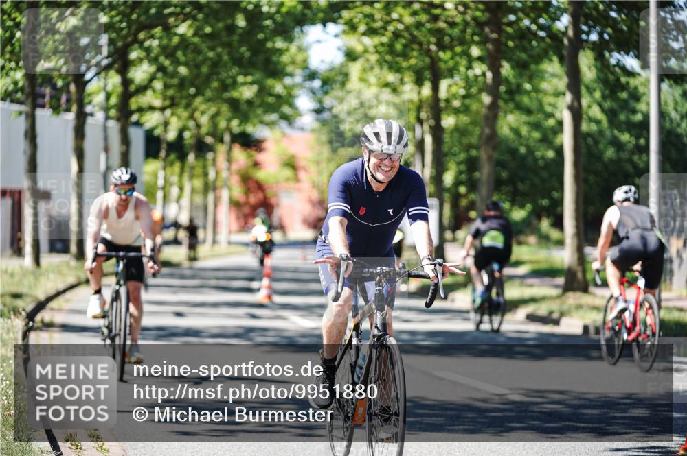 09.08.2026 - GEWOBA Citytriathlon Bremen Michael Burmester http://msf.ph/oto/9951880 09.08.2026 14:21:47 Radfahren 23, 195, 201, 358, 393, 423, 437, 442, 449 meine-sportfotos.de