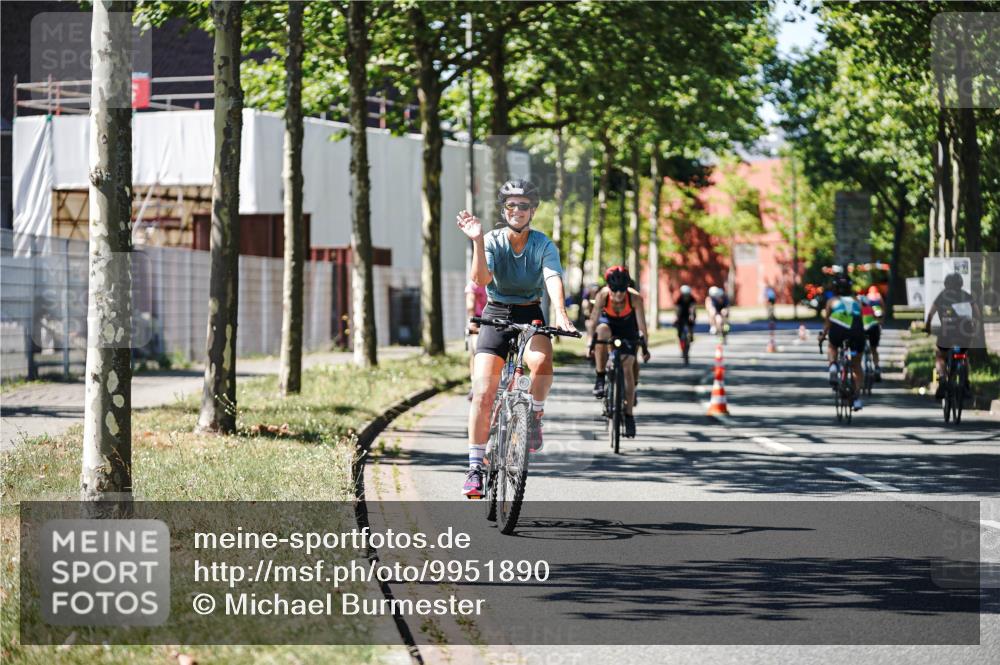 09.08.2026 - GEWOBA Citytriathlon Bremen Michael Burmester http://msf.ph/oto/9951890 09.08.2026 14:22:08 Radfahren 191, 212, 219, 296, 303, 311, 432, 519 meine-sportfotos.de