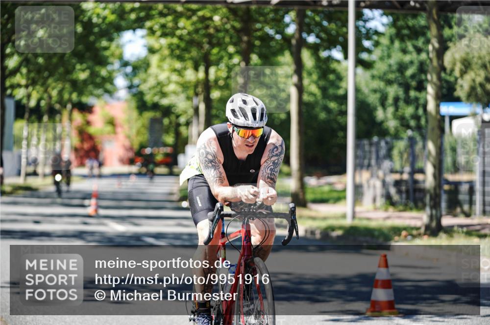 09.08.2026 - GEWOBA Citytriathlon Bremen Michael Burmester http://msf.ph/oto/9951916 09.08.2026 14:22:30 Radfahren 104, 241, 275, 389, 394, 397, 411, 413 meine-sportfotos.de