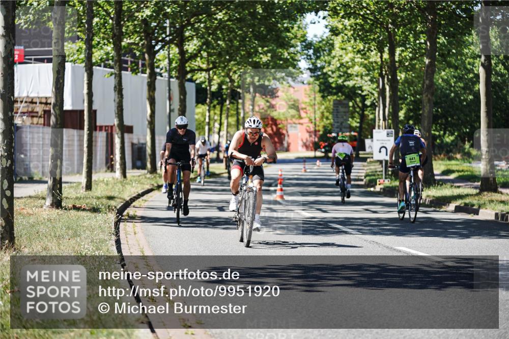 09.08.2026 - GEWOBA Citytriathlon Bremen Michael Burmester http://msf.ph/oto/9951920 09.08.2026 14:22:35 Radfahren 104, 275, 381, 389, 394, 397, 411, 413 meine-sportfotos.de