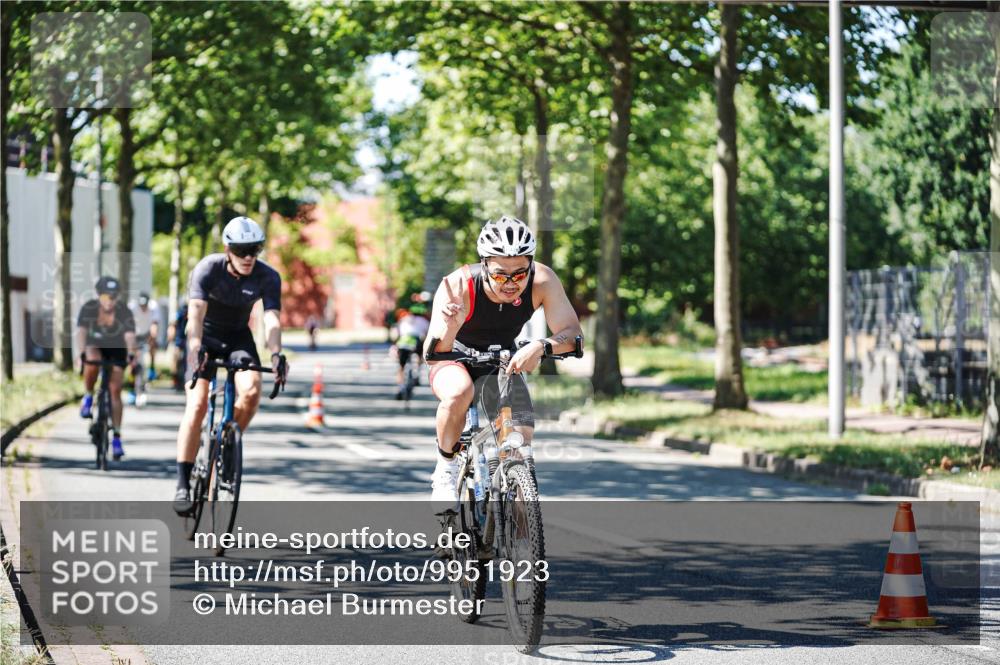 09.08.2026 - GEWOBA Citytriathlon Bremen Michael Burmester http://msf.ph/oto/9951923 09.08.2026 14:22:36 Radfahren 104, 275, 298, 381, 389, 394, 397, 411, 413 meine-sportfotos.de