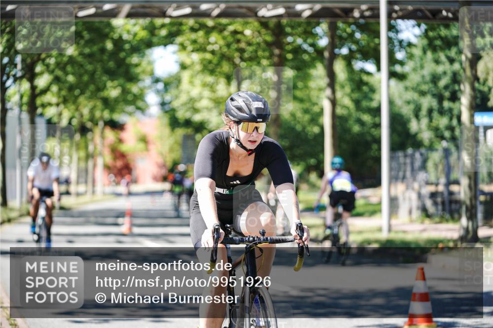 09.08.2026 - GEWOBA Citytriathlon Bremen Michael Burmester http://msf.ph/oto/9951926 09.08.2026 14:22:38 Radfahren 104, 275, 298, 381, 389, 394, 397, 411, 413, 452 meine-sportfotos.de