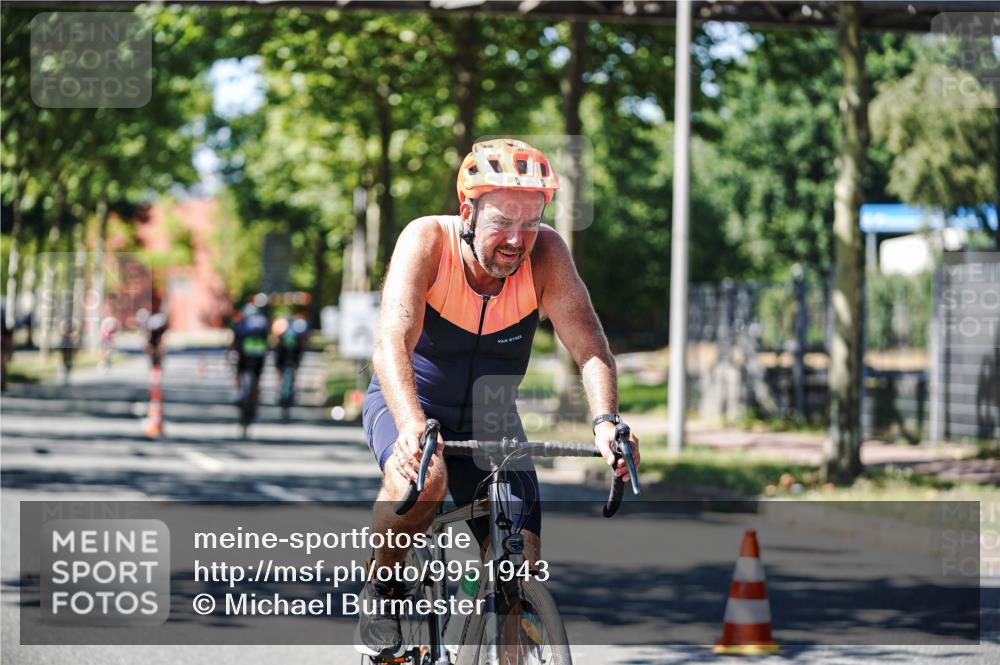 09.08.2026 - GEWOBA Citytriathlon Bremen Michael Burmester http://msf.ph/oto/9951943 09.08.2026 14:22:50 Radfahren 188, 259, 298, 372, 381, 452, 480, 486 meine-sportfotos.de