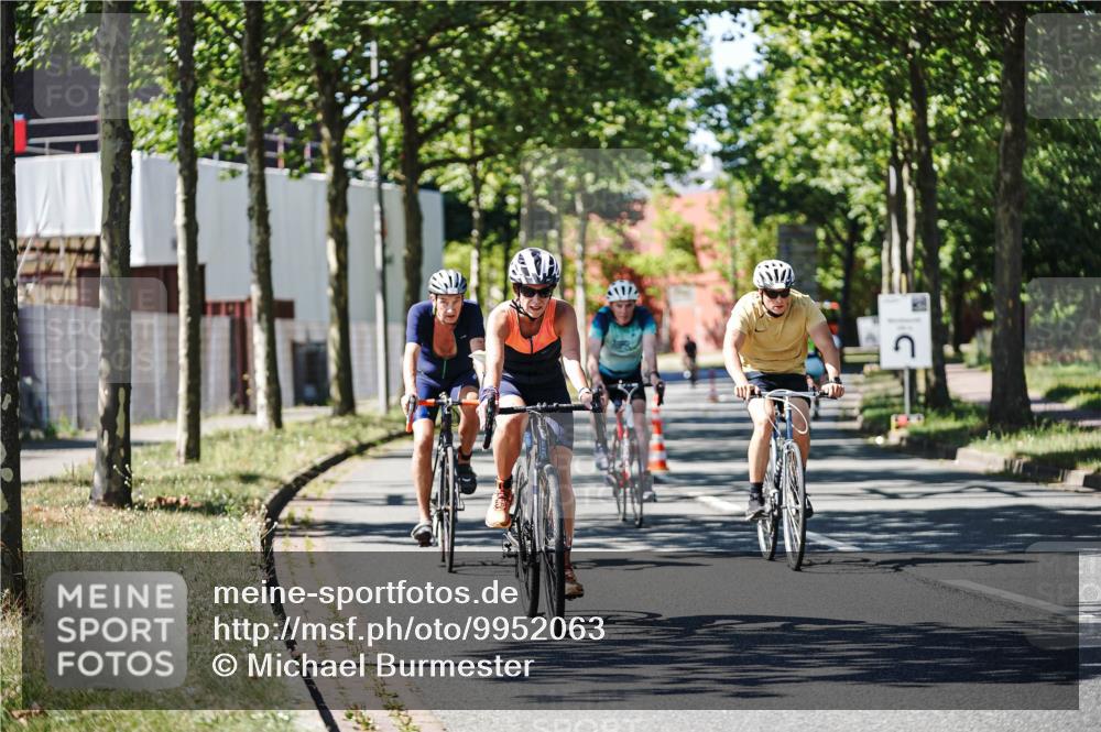 09.08.2026 - GEWOBA Citytriathlon Bremen Michael Burmester http://msf.ph/oto/9952063 09.08.2026 14:24:34 Radfahren 160, 367, 451, 460, 483, 488, 496, 505 meine-sportfotos.de