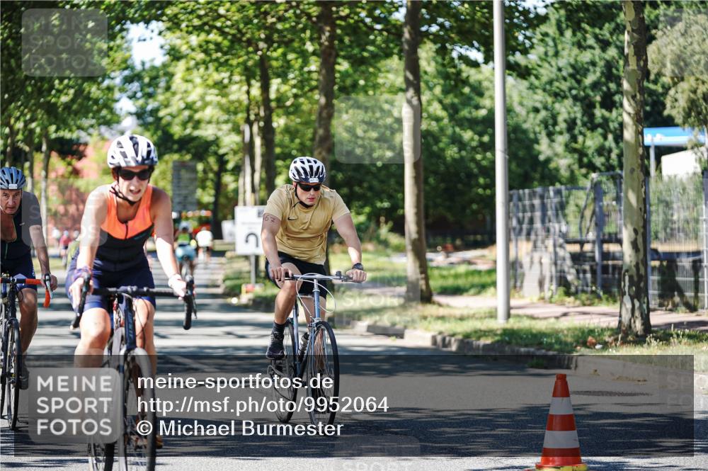 09.08.2026 - GEWOBA Citytriathlon Bremen Michael Burmester http://msf.ph/oto/9952064 09.08.2026 14:24:35 Radfahren 120, 160, 367, 451, 460, 483, 488, 496, 505 meine-sportfotos.de