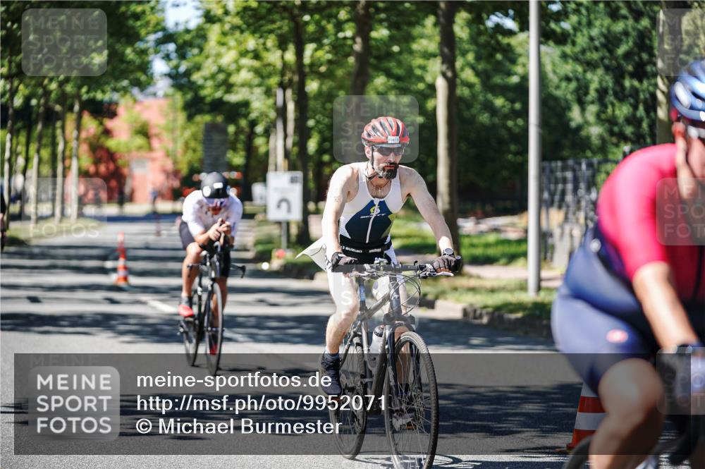 09.08.2026 - GEWOBA Citytriathlon Bremen Michael Burmester http://msf.ph/oto/9952071 09.08.2026 14:24:46 Radfahren 120, 141, 414, 460, 496, 499, 514 meine-sportfotos.de