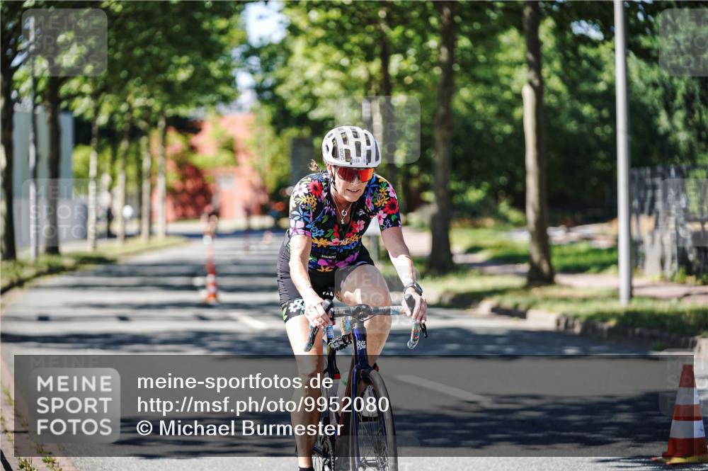 09.08.2026 - GEWOBA Citytriathlon Bremen Michael Burmester http://msf.ph/oto/9952080 09.08.2026 14:24:49 Radfahren 120, 141, 414, 460, 499, 514 meine-sportfotos.de