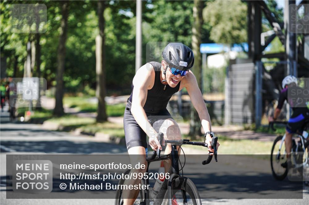 09.08.2026 - GEWOBA Citytriathlon Bremen Michael Burmester http://msf.ph/oto/9952096 09.08.2026 14:25:15 Radfahren 181, 187, 359, 380, 491, 492, 518, 524 meine-sportfotos.de