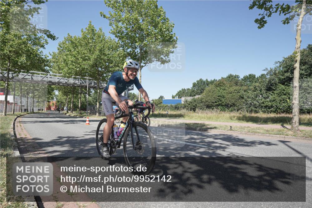 09.08.2026 - GEWOBA Citytriathlon Bremen Michael Burmester http://msf.ph/oto/9952142 09.08.2026 13:18:18 Radfahren 627, 798, 989, 1010 meine-sportfotos.de