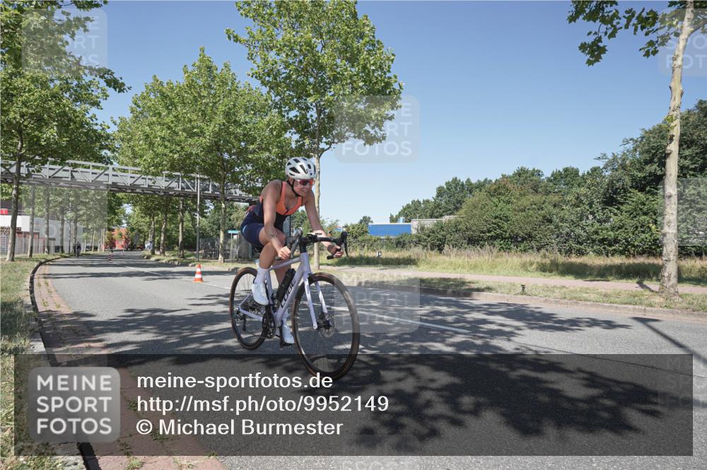 09.08.2026 - GEWOBA Citytriathlon Bremen Michael Burmester http://msf.ph/oto/9952149 09.08.2026 13:18:37 Radfahren 800, 956 meine-sportfotos.de