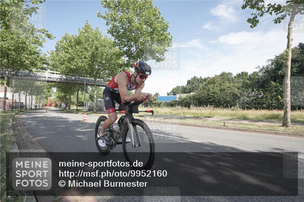 09.08.2026 - GEWOBA Citytriathlon Bremen Michael Burmester http://msf.ph/oto/9952160 09.08.2026 10:20:05 Radfahren 326, 386 meine-sportfotos.de