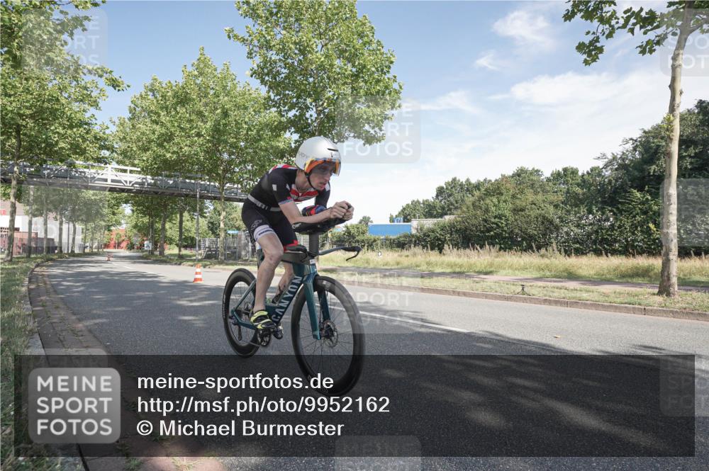 09.08.2026 - GEWOBA Citytriathlon Bremen Michael Burmester http://msf.ph/oto/9952162 09.08.2026 10:20:10 Radfahren 326, 386 meine-sportfotos.de