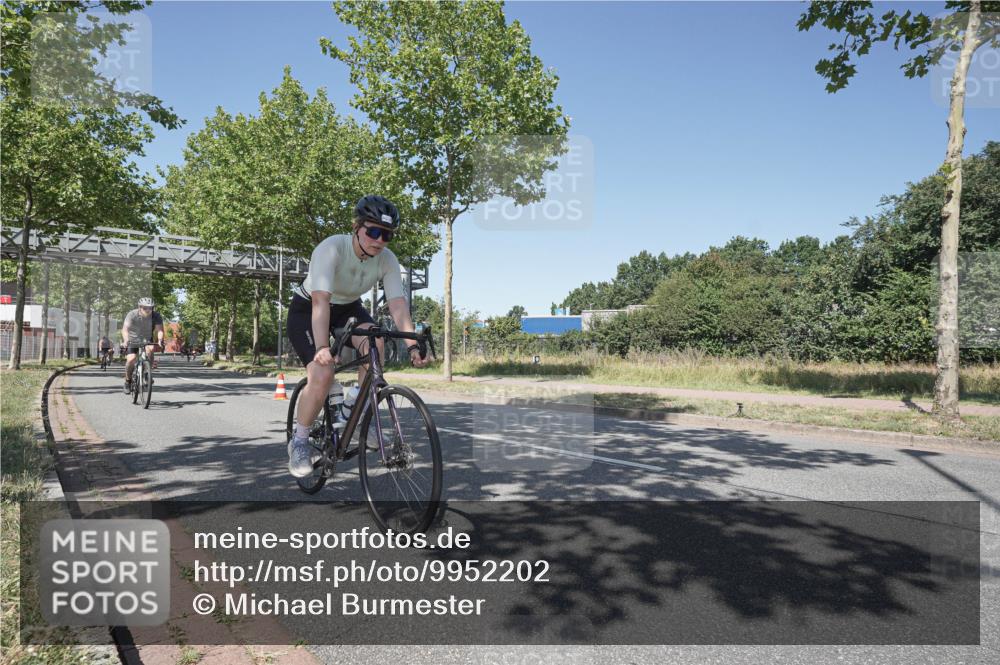 09.08.2026 - GEWOBA Citytriathlon Bremen Michael Burmester http://msf.ph/oto/9952202 09.08.2026 13:19:37 Radfahren 693, 785, 813, 944, 1014, 1107 meine-sportfotos.de