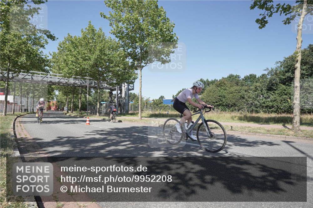 09.08.2026 - GEWOBA Citytriathlon Bremen Michael Burmester http://msf.ph/oto/9952208 09.08.2026 13:19:42 Radfahren 693, 785, 813, 944, 1014, 1107 meine-sportfotos.de