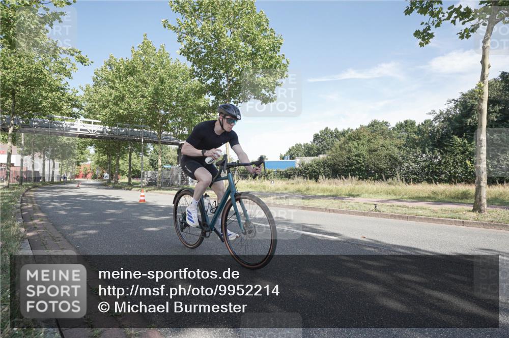09.08.2026 - GEWOBA Citytriathlon Bremen Michael Burmester http://msf.ph/oto/9952214 09.08.2026 10:24:27 Radfahren 286, 297, 393 meine-sportfotos.de
