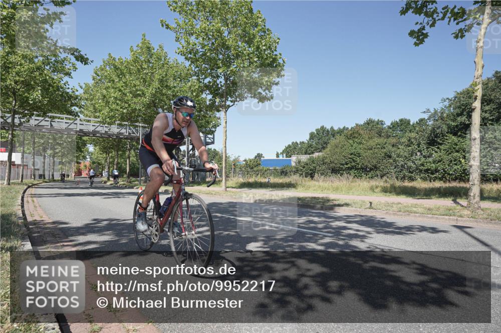 09.08.2026 - GEWOBA Citytriathlon Bremen Michael Burmester http://msf.ph/oto/9952217 09.08.2026 13:19:57 Radfahren 656, 817, 923, 940 meine-sportfotos.de