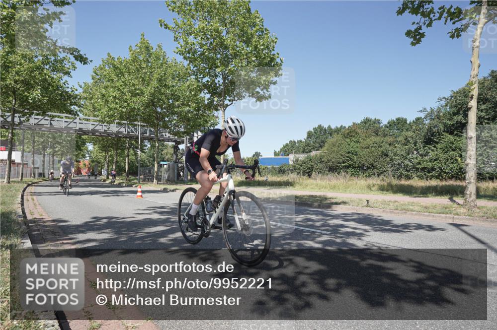09.08.2026 - GEWOBA Citytriathlon Bremen Michael Burmester http://msf.ph/oto/9952221 09.08.2026 13:20:02 Radfahren 656, 817, 923, 940 meine-sportfotos.de