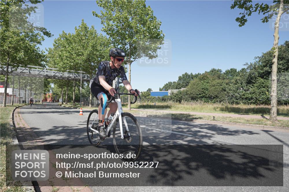 09.08.2026 - GEWOBA Citytriathlon Bremen Michael Burmester http://msf.ph/oto/9952227 09.08.2026 13:20:15 Radfahren 859, 923, 933, 943, 1140 meine-sportfotos.de