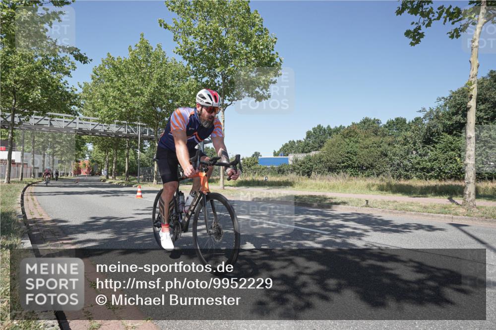 09.08.2026 - GEWOBA Citytriathlon Bremen Michael Burmester http://msf.ph/oto/9952229 09.08.2026 13:20:18 Radfahren 859, 933, 943, 1140 meine-sportfotos.de