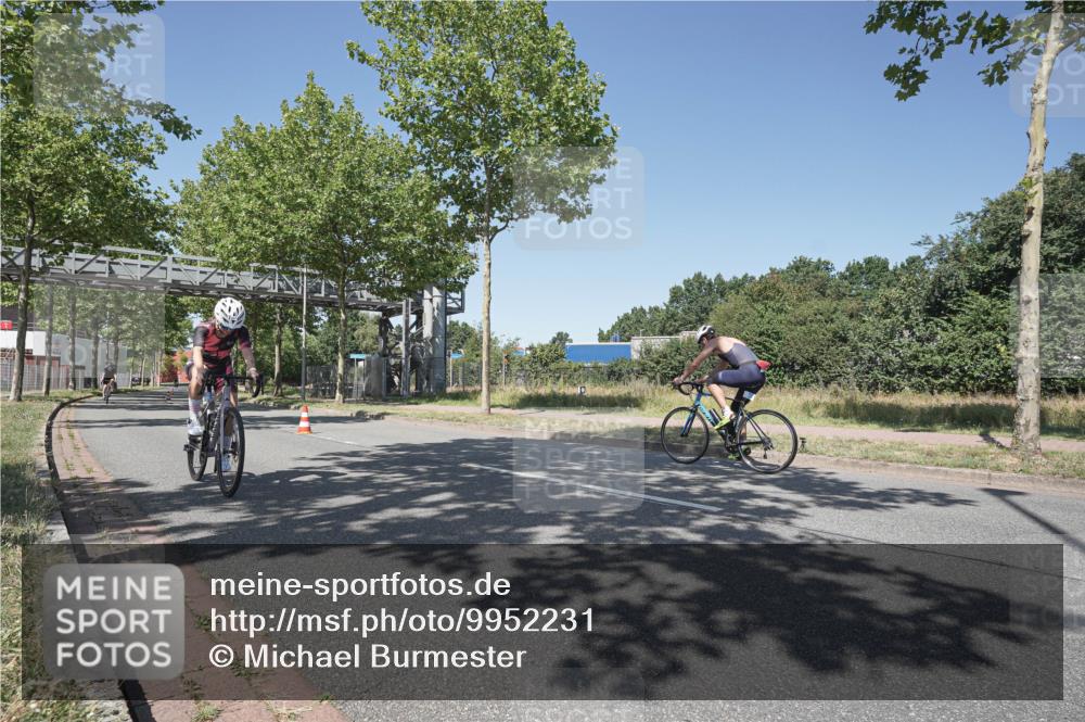 09.08.2026 - GEWOBA Citytriathlon Bremen Michael Burmester http://msf.ph/oto/9952231 09.08.2026 13:20:20 Radfahren 859, 933, 943, 1140 meine-sportfotos.de