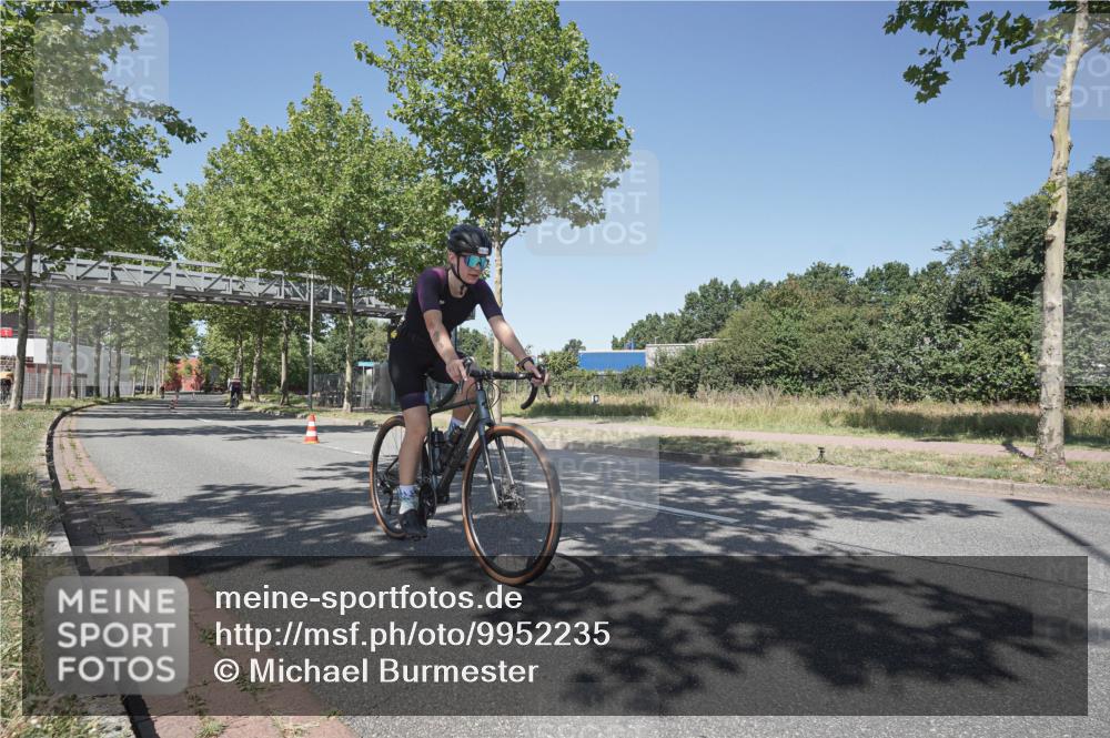 09.08.2026 - GEWOBA Citytriathlon Bremen Michael Burmester http://msf.ph/oto/9952235 09.08.2026 13:20:24 Radfahren 859, 933, 943, 991, 1007, 1140 meine-sportfotos.de