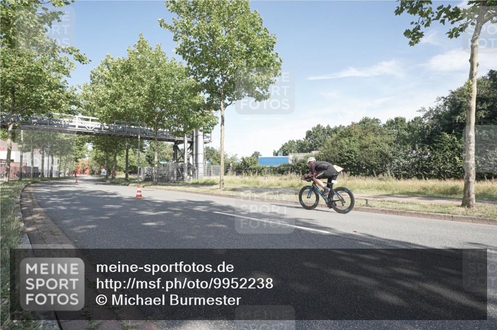 09.08.2026 - GEWOBA Citytriathlon Bremen Michael Burmester http://msf.ph/oto/9952238 09.08.2026 10:25:07 Radfahren 358, 377 meine-sportfotos.de