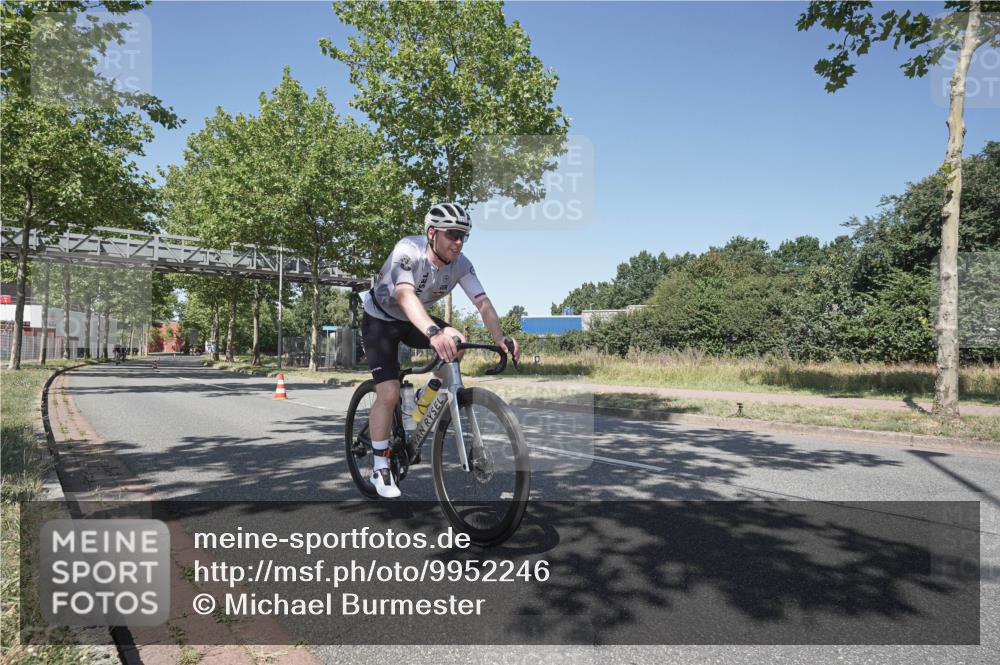 09.08.2026 - GEWOBA Citytriathlon Bremen Michael Burmester http://msf.ph/oto/9952246 09.08.2026 13:20:44 Radfahren 672, 957, 1007, 1125 meine-sportfotos.de