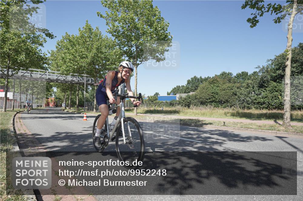 09.08.2026 - GEWOBA Citytriathlon Bremen Michael Burmester http://msf.ph/oto/9952248 09.08.2026 13:20:49 Radfahren 672, 957, 1125 meine-sportfotos.de