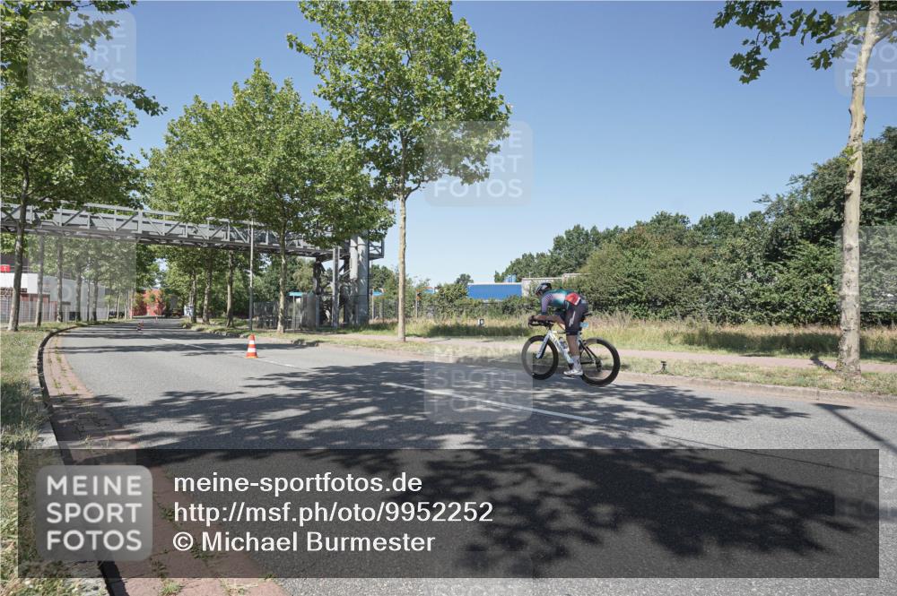 09.08.2026 - GEWOBA Citytriathlon Bremen Michael Burmester http://msf.ph/oto/9952252 09.08.2026 13:20:55 Radfahren 672, 957 meine-sportfotos.de