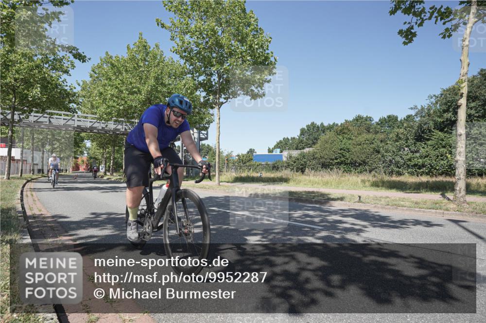 09.08.2026 - GEWOBA Citytriathlon Bremen Michael Burmester http://msf.ph/oto/9952287 09.08.2026 13:22:37 Radfahren 731, 889, 890, 1157 meine-sportfotos.de