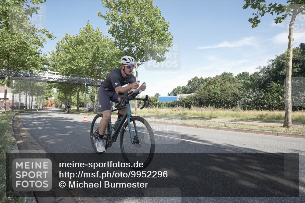 09.08.2026 - GEWOBA Citytriathlon Bremen Michael Burmester http://msf.ph/oto/9952296 09.08.2026 10:26:19 Radfahren 293, 318, 378, 398, 402 meine-sportfotos.de