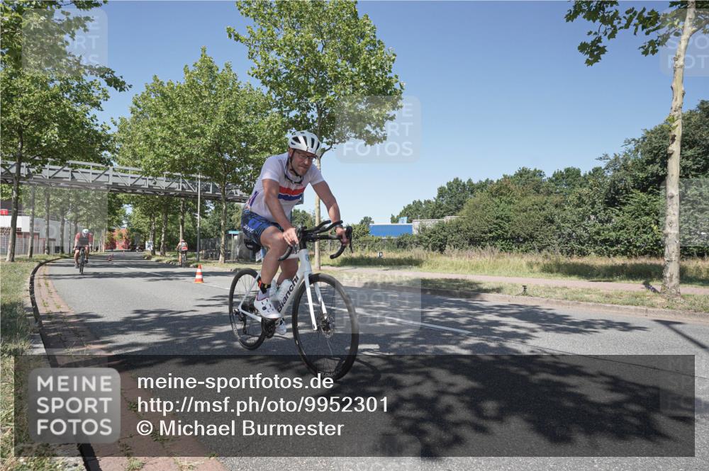 09.08.2026 - GEWOBA Citytriathlon Bremen Michael Burmester http://msf.ph/oto/9952301 09.08.2026 13:23:00 Radfahren 779, 828, 1106 meine-sportfotos.de