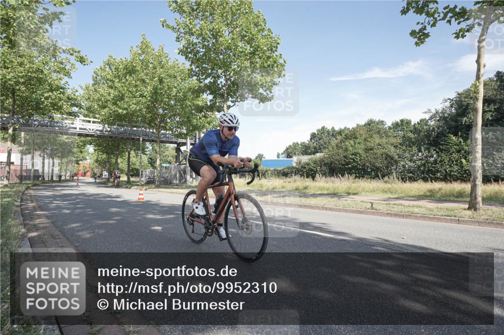 09.08.2026 - GEWOBA Citytriathlon Bremen Michael Burmester http://msf.ph/oto/9952310 09.08.2026 10:26:35 Radfahren 296, 318, 383, 402 meine-sportfotos.de