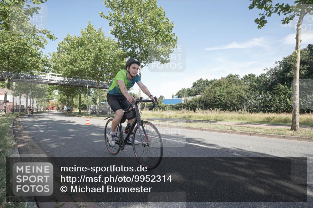 09.08.2026 - GEWOBA Citytriathlon Bremen Michael Burmester http://msf.ph/oto/9952314 09.08.2026 10:26:41 Radfahren 296, 319, 383, 463 meine-sportfotos.de