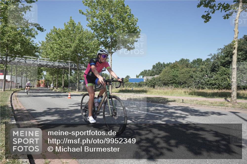 09.08.2026 - GEWOBA Citytriathlon Bremen Michael Burmester http://msf.ph/oto/9952349 09.08.2026 13:24:02 Radfahren 881, 891, 898, 945, 974 meine-sportfotos.de