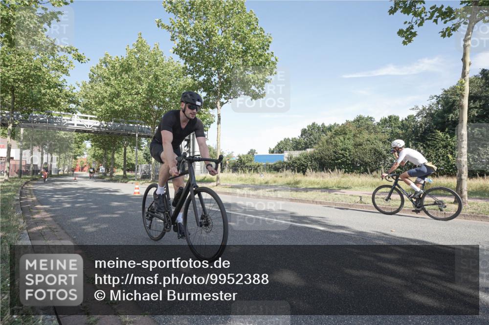 09.08.2026 - GEWOBA Citytriathlon Bremen Michael Burmester http://msf.ph/oto/9952388 09.08.2026 10:28:32 Radfahren 329, 332, 340, 362, 369, 502 meine-sportfotos.de