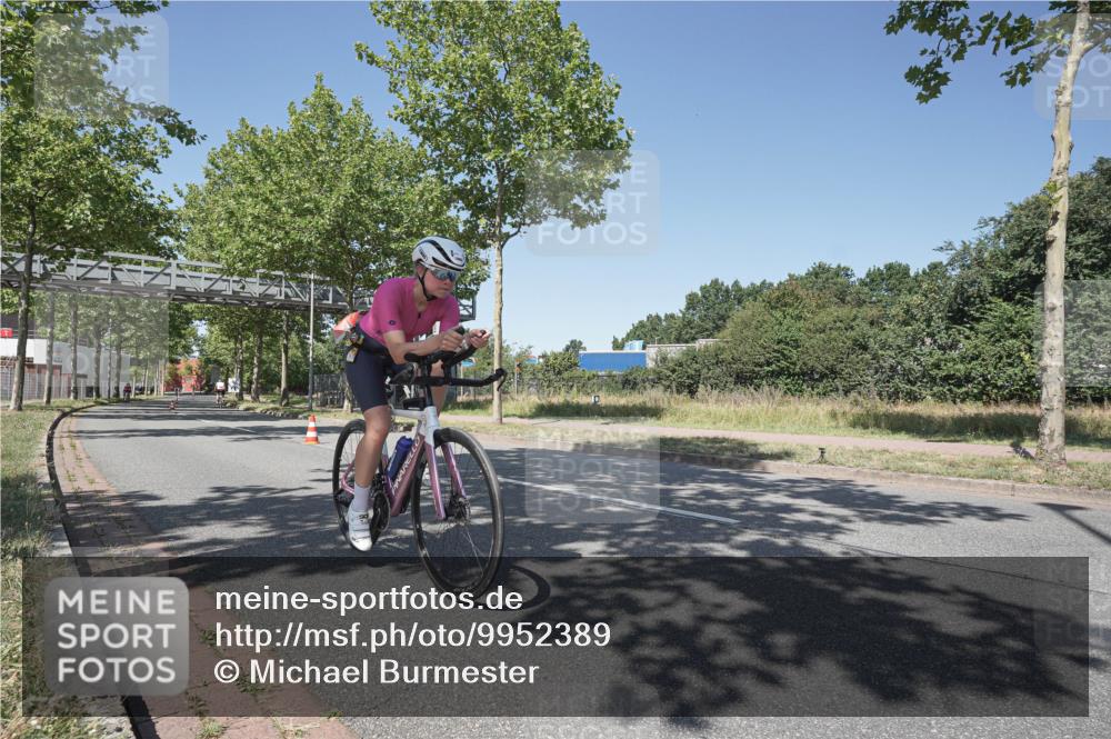 09.08.2026 - GEWOBA Citytriathlon Bremen Michael Burmester http://msf.ph/oto/9952389 09.08.2026 13:24:52 Radfahren 885, 969, 1102 meine-sportfotos.de