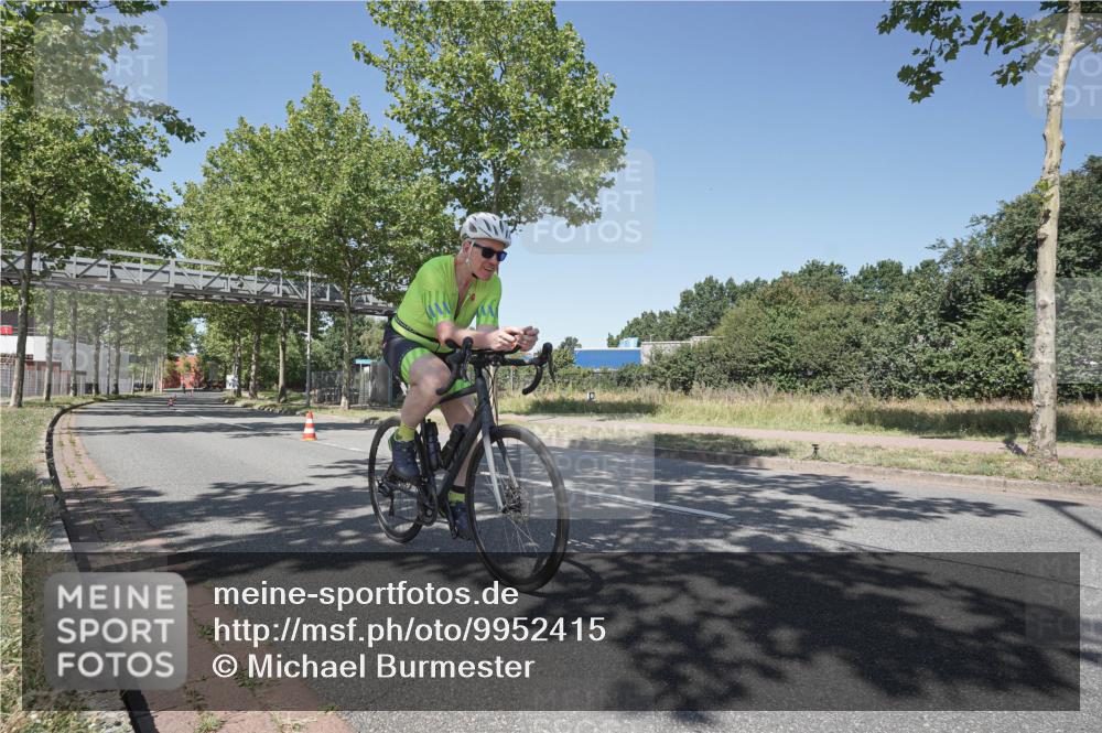 09.08.2026 - GEWOBA Citytriathlon Bremen Michael Burmester http://msf.ph/oto/9952415 09.08.2026 13:25:26 Radfahren 856, 922, 936, 958, 1108 meine-sportfotos.de