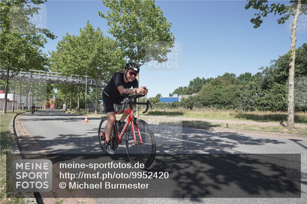 09.08.2026 - GEWOBA Citytriathlon Bremen Michael Burmester http://msf.ph/oto/9952420 09.08.2026 13:25:42 Radfahren 811, 830, 962, 996 meine-sportfotos.de