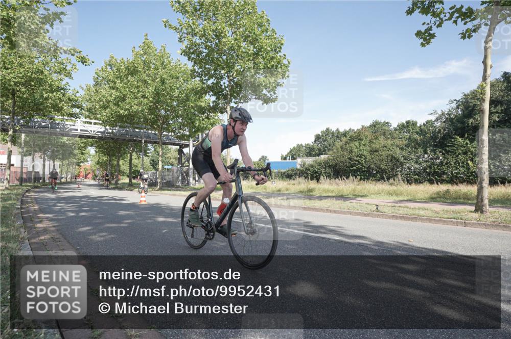 09.08.2026 - GEWOBA Citytriathlon Bremen Michael Burmester http://msf.ph/oto/9952431 09.08.2026 10:29:05 Radfahren 325, 343, 392, 437, 517, 519 meine-sportfotos.de
