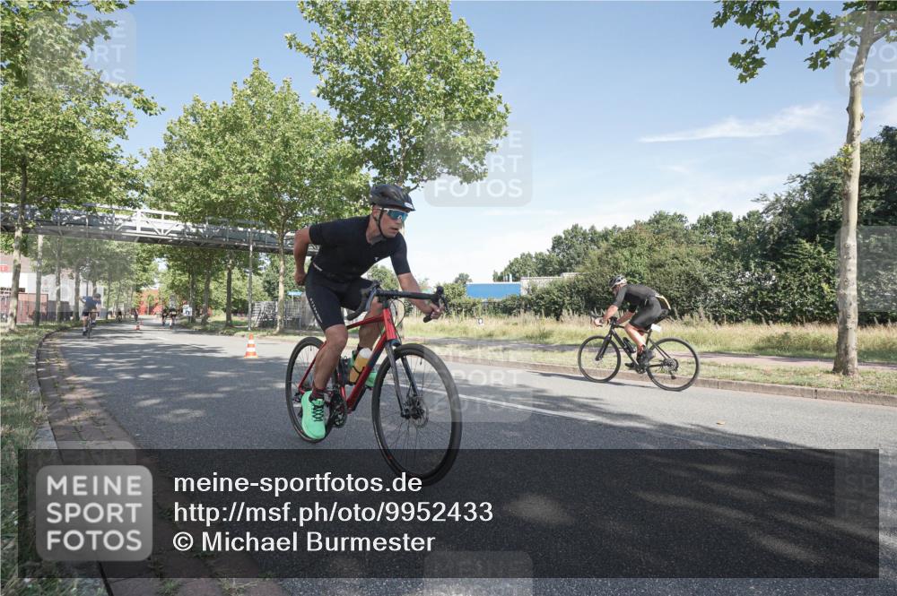09.08.2026 - GEWOBA Citytriathlon Bremen Michael Burmester http://msf.ph/oto/9952433 09.08.2026 10:29:07 Radfahren 325, 343, 352, 392, 396, 437, 517, 519 meine-sportfotos.de