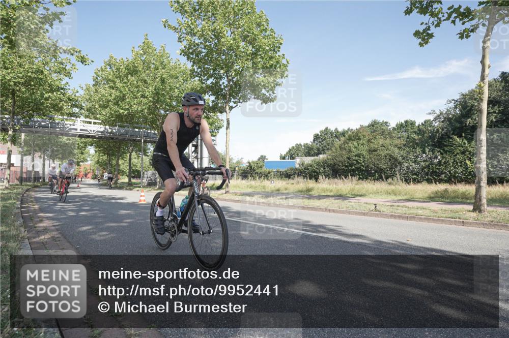 09.08.2026 - GEWOBA Citytriathlon Bremen Michael Burmester http://msf.ph/oto/9952441 09.08.2026 10:29:15 Radfahren 325, 327, 343, 352, 355, 359, 392, 396, 408, 478 meine-sportfotos.de