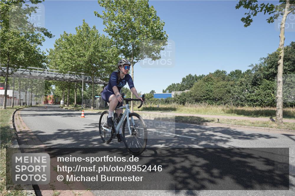 09.08.2026 - GEWOBA Citytriathlon Bremen Michael Burmester http://msf.ph/oto/9952446 09.08.2026 13:27:44 Radfahren 927 meine-sportfotos.de