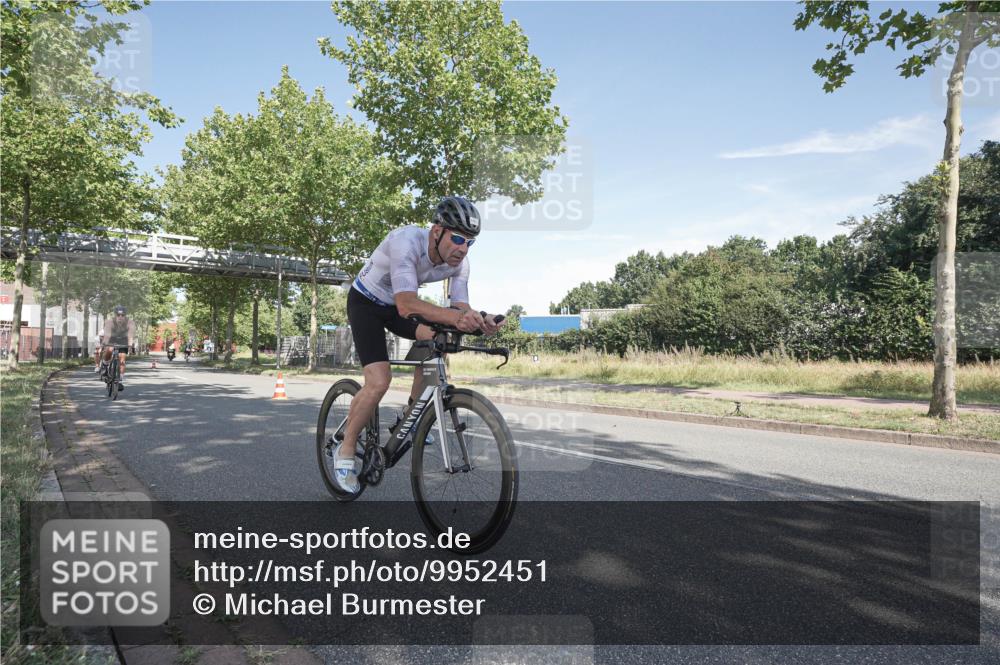 09.08.2026 - GEWOBA Citytriathlon Bremen Michael Burmester http://msf.ph/oto/9952451 09.08.2026 10:29:22 Radfahren 327, 352, 355, 359, 396, 408, 478 meine-sportfotos.de