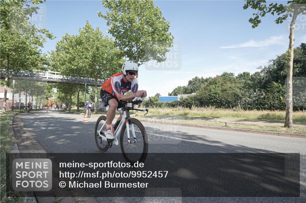 09.08.2026 - GEWOBA Citytriathlon Bremen Michael Burmester http://msf.ph/oto/9952457 09.08.2026 10:29:24 Radfahren 327, 352, 355, 359, 363, 396, 408, 478 meine-sportfotos.de